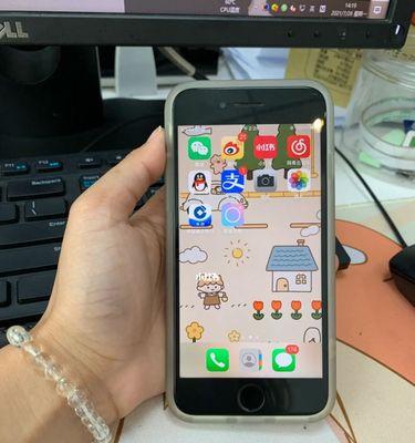 揭秘苹果12为何频繁发烫的原因（解析iPhone12发热背后的隐患及解决方法）